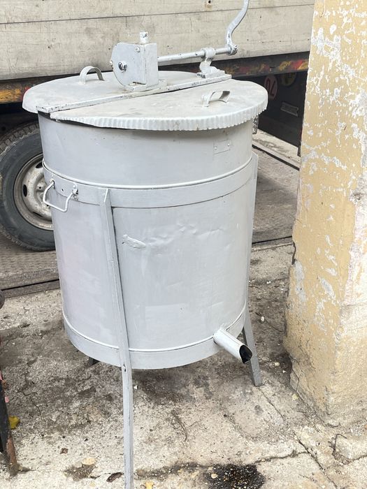 Центрофуга за мед