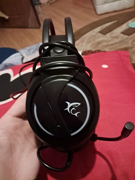 Casti gaming cu microfon