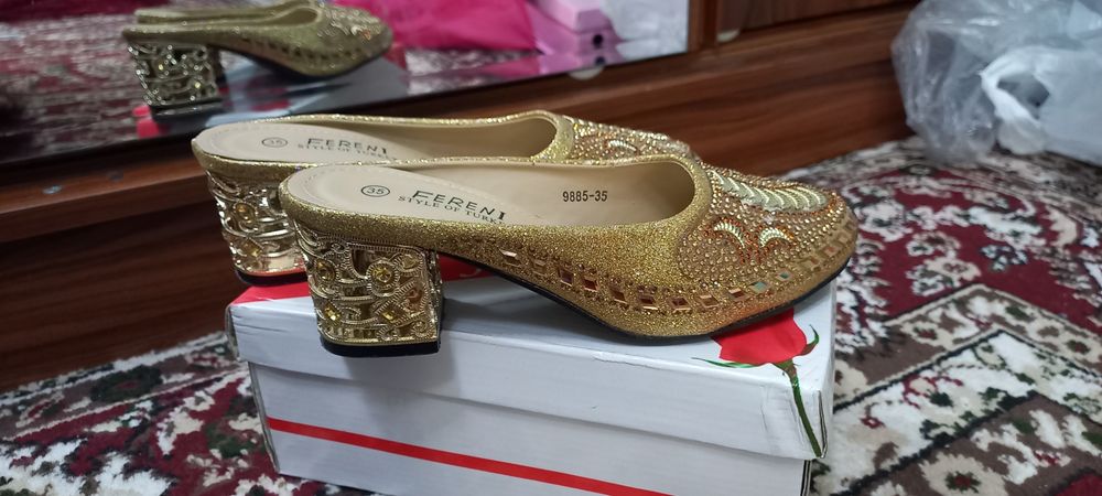 Продаётся обувь размер 35