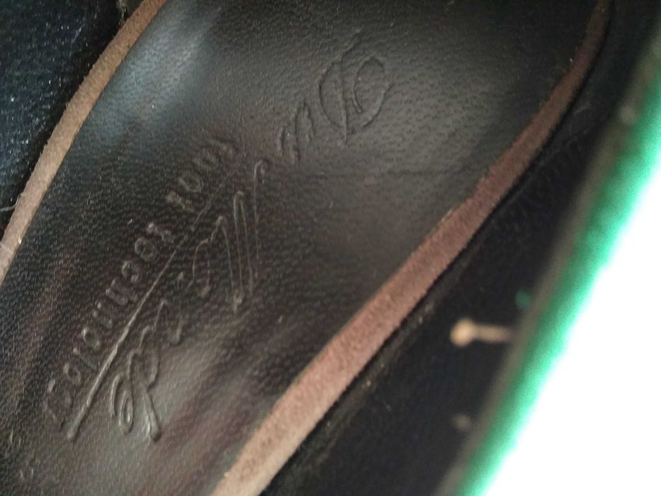 Продам итальянские замшевые туфли.