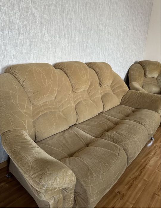 Продам диван и два кресла