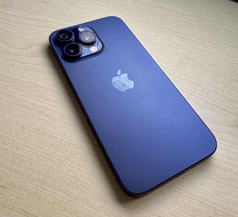 iPhone 15 PRO cu 96 % Bateria