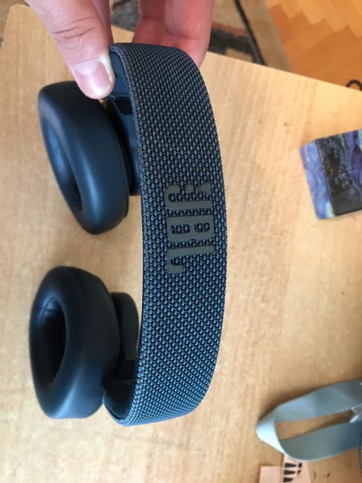 Casti JBL Live 650 btcn