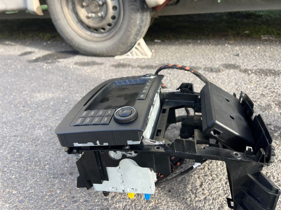 Навигации за Мерцедес w477/w211/w209 u климтронил за 211