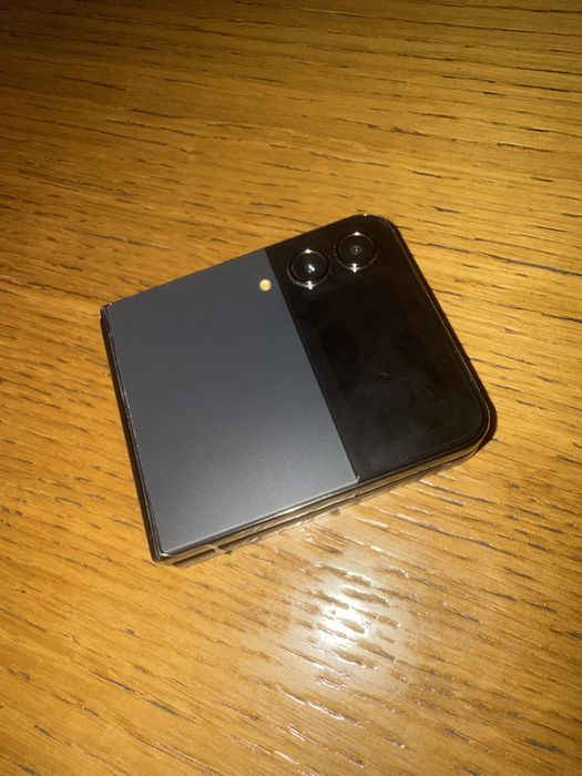 Samsung Galaxy Z Flip 4