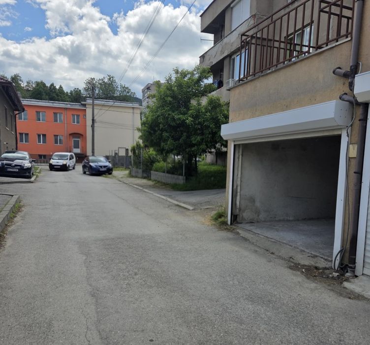 Продава се Гараж / Паркомясто в Кюстендил, Център - 19 кв.м за 966 €/кв.м - Снимка #2