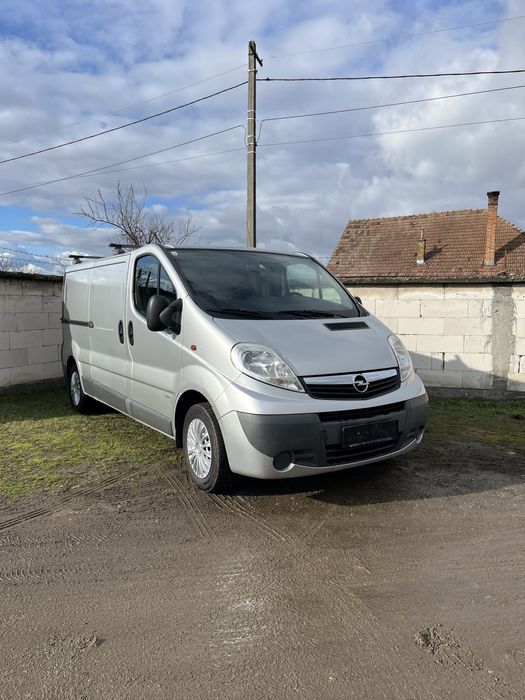 Vand Opel Vivaro 2.0 d model lung