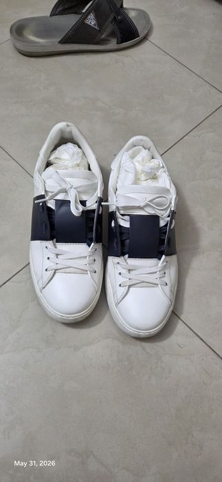 Adidași Valentino