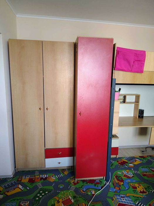 Pat supraetajat copii cu birou, 2 dulapuri, rafturi și scară de funie – stare foarte bună