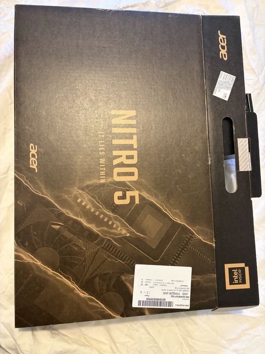 Лоптоп Acer Nitro 5 + уеб камера Logitech