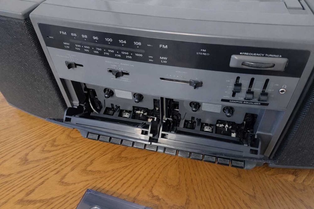 Dublu radiocasetofon stereo 2x8W Philips portabil, avantajos