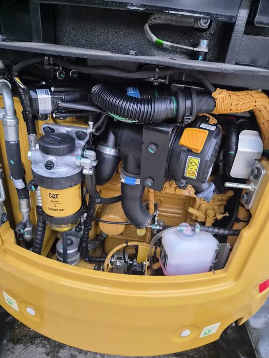 Продавам CAT 302 CR, про. 2022 г., на 29 м/ч