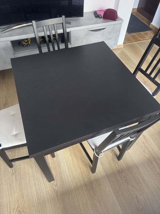De vanzare masa extensibila cu scaune