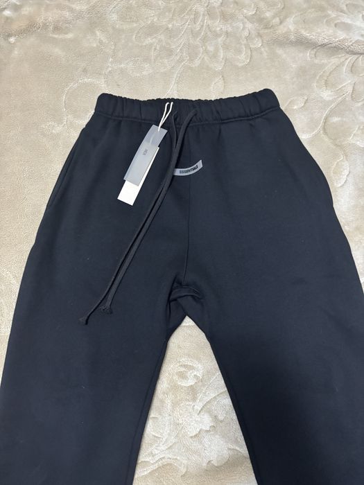 Pantaloni Essentials