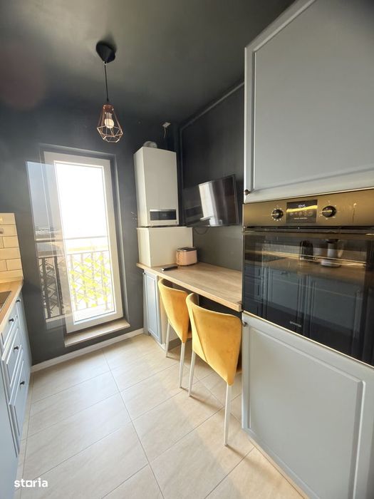 Ap. 2 camere,mobilat,bucatarie separata,balcon, parcare, în Cosmopolis