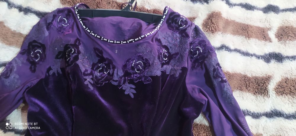 Vecherni ko'ylaklar sotiladi