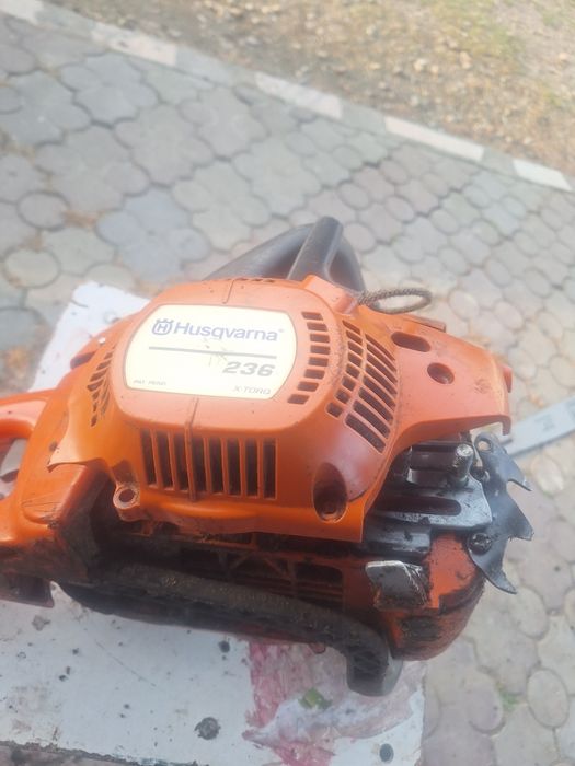 Husqvarna 236 nefuncțional
