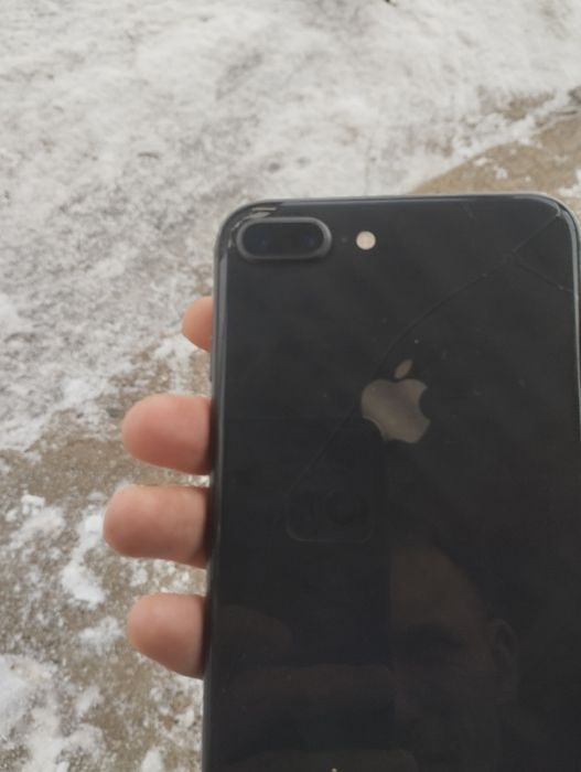 Продам Айфон 8 плюс