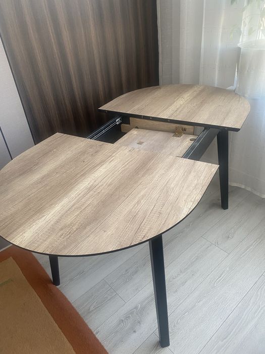 Продам обеденный стол