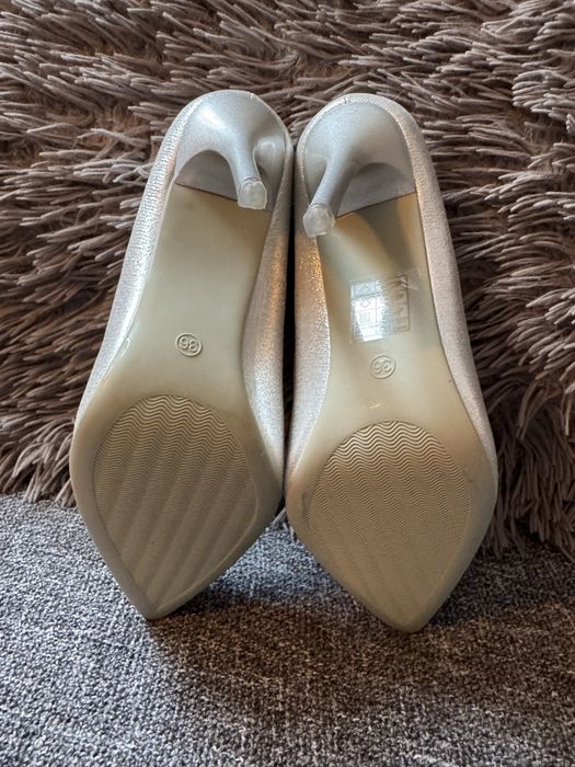 Vand pantofi dama cu toc stiletto, marimea 36