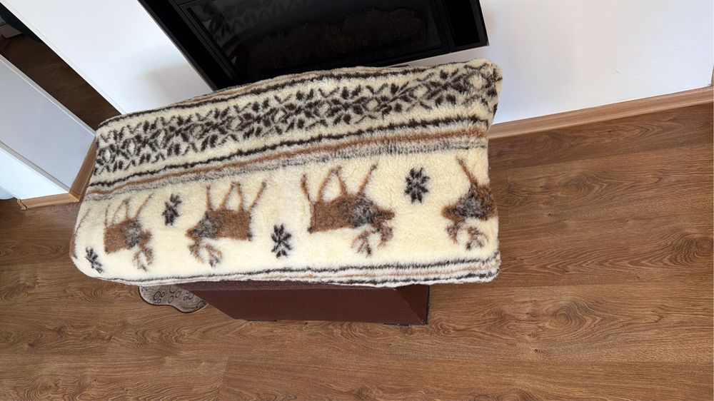 Vand patura din lana naturala !marimea ei este 200x220.