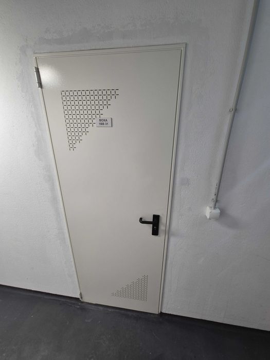 Inchiriez BOXA DEPOZITARE suprafata 4MP, acces non-stop, zona centrala