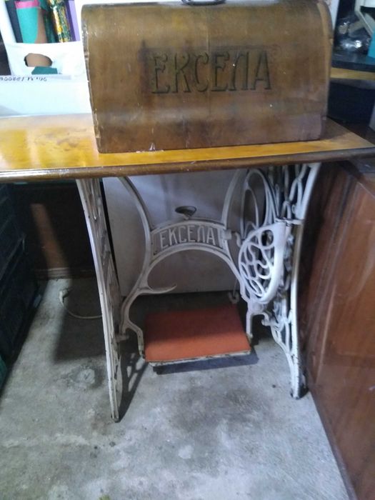 Шевна машина ЕКСЕЛА + конци,платове