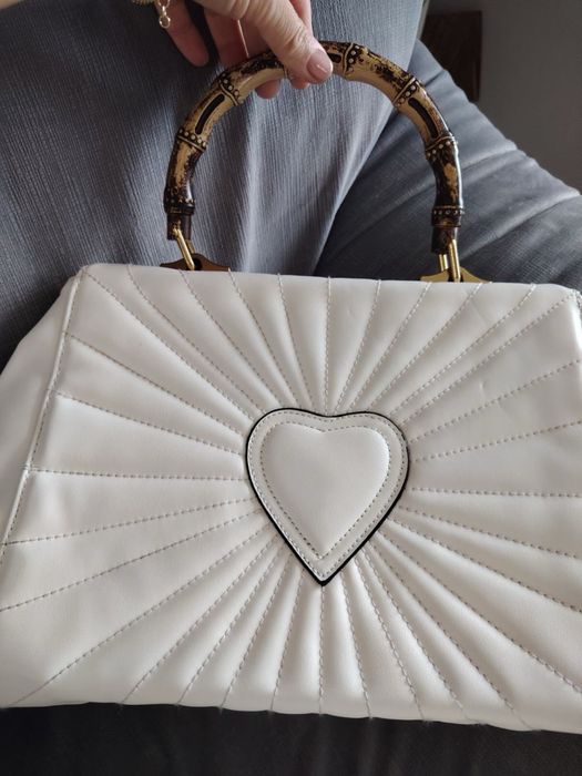 Бяла капитонирана дамска чанта Gucci Queen Margaret (модел Broadway / Shoulder Bag)