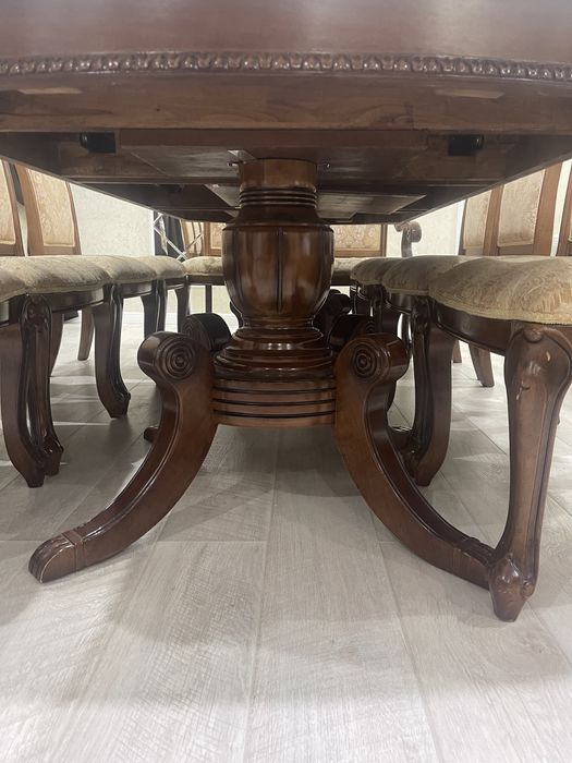 Продам гостиный стол со стульями