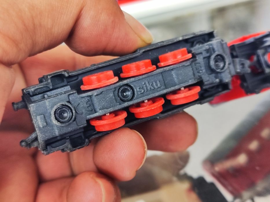 Влак влакче и вагони siku