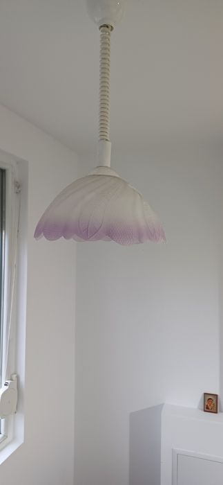 Продавам две осветителни тела.