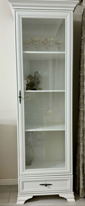 Комод и пенал-ветрины (2 шт)