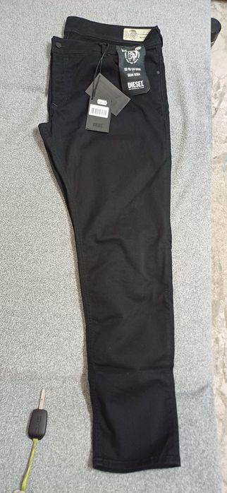 Vand blugi Diesel originali,bărbătești,noi