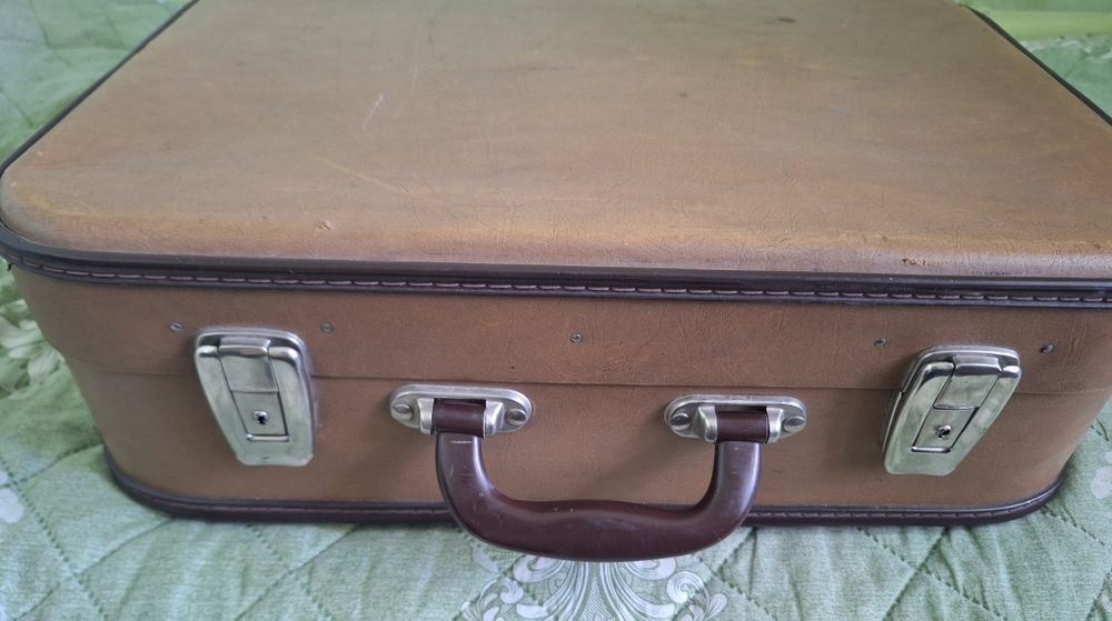 Чемодан б.у. советский.