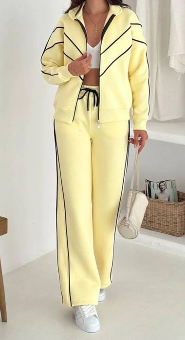 Дамски спортен екип