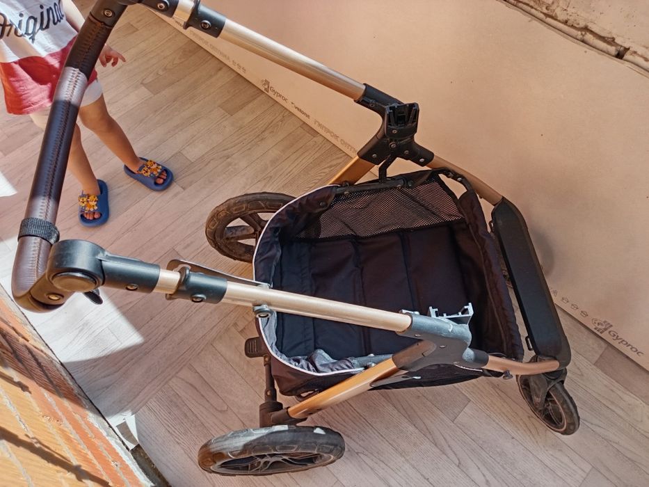 Коляска всесезонная