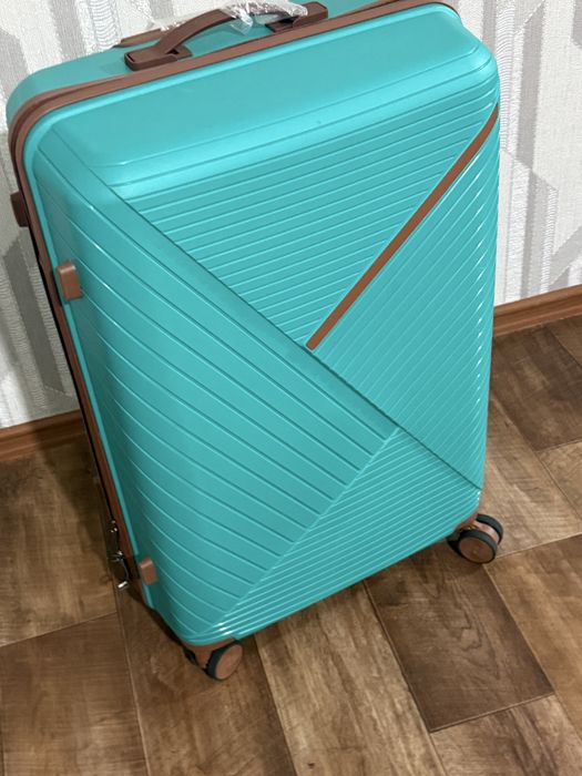 Продам чемодан 100л