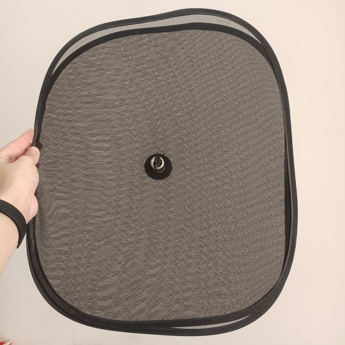 Автомобильная шторка солнцезащитная на присосках