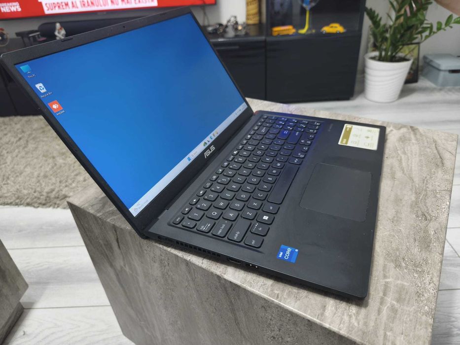 Laptop ASUS i5, VivoBook, 8 GB RAM, SSD 512