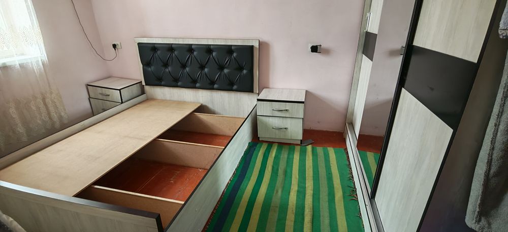 Продаётся б/у спальный гарнитур