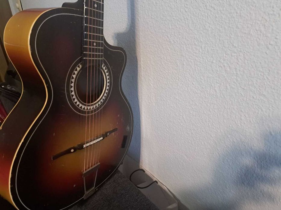 продавам електроакустична китара,произведена в Германия