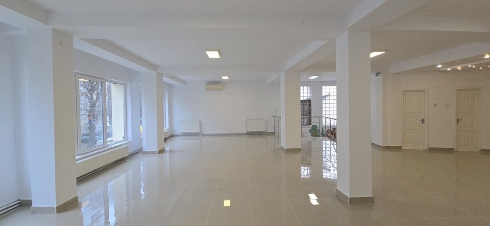 Spațiu comercial de închiriat  suprafață de 300 mp, zona inel 2