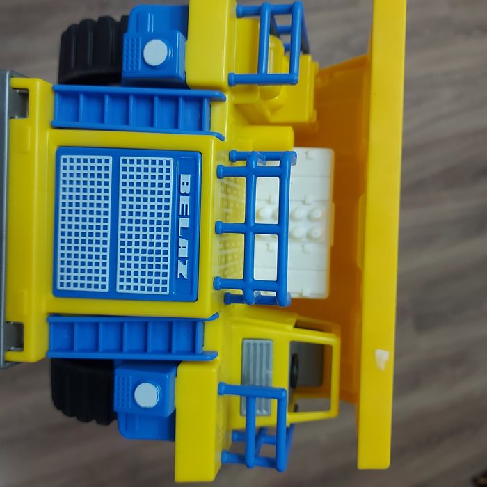 Самосвал Белаз самолет