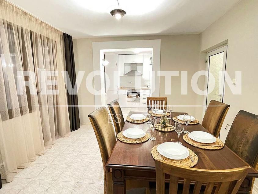 Дава се под наем Многостаен апартамент в Варна, Център - 135 кв.м за 797.64 € - Снимка #1