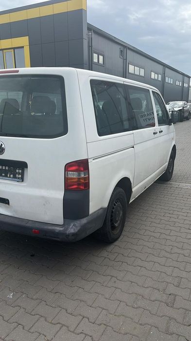 Dezmembram Volkswagen Transporter T5 1.9TDI din 2007