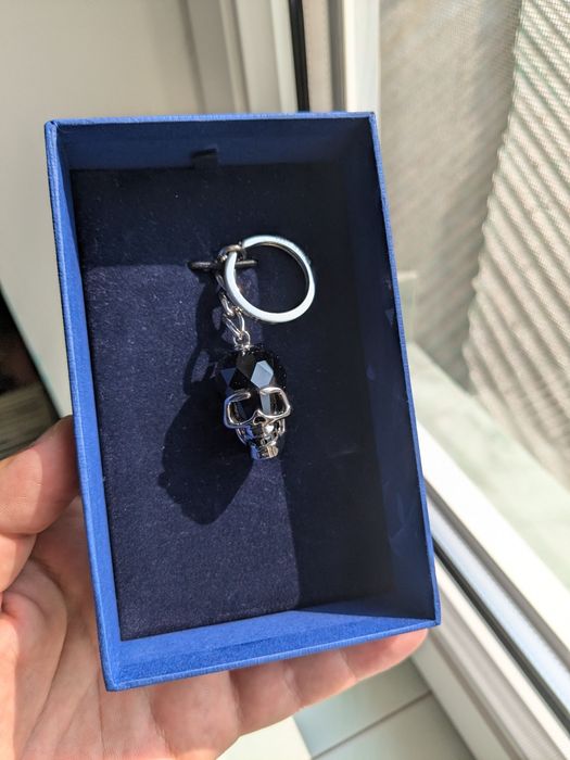 Breloc Swarovski. Cap schelet.