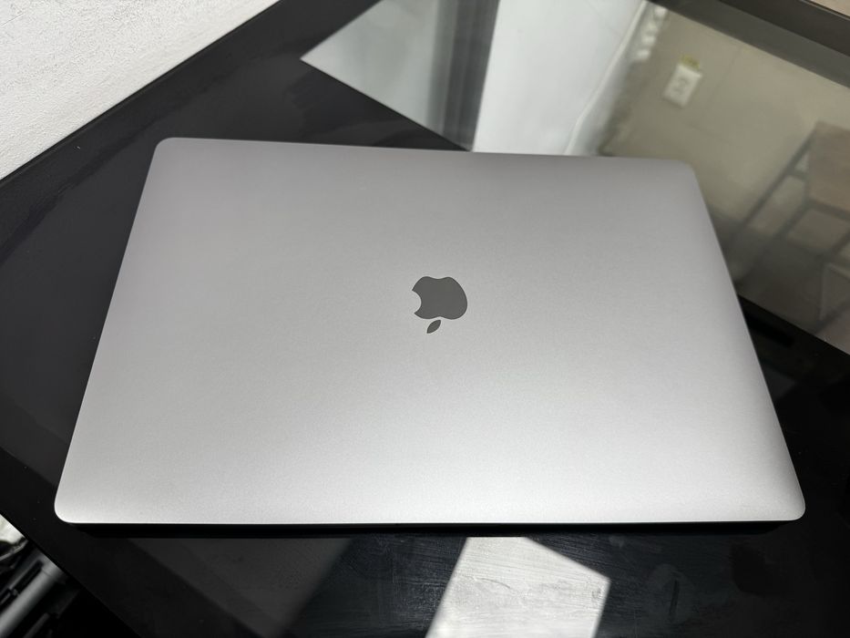 MacBook Pro 16inch 2019 64GB 1TB memorie