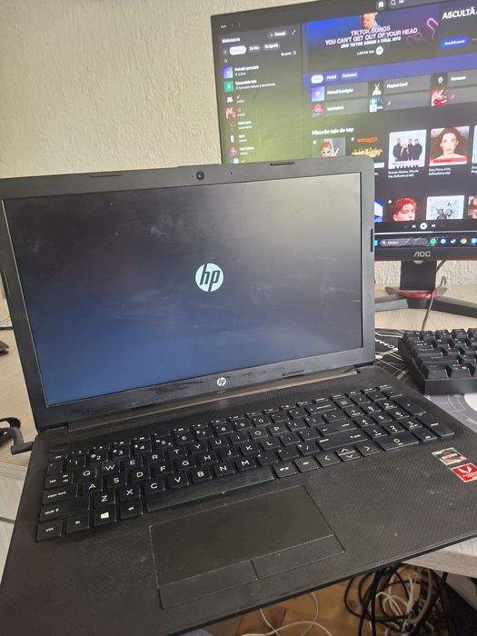 laptop cu ryzen 5 3500U