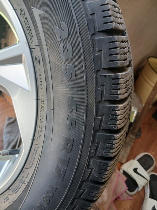 Зимняя резина 235/65R17