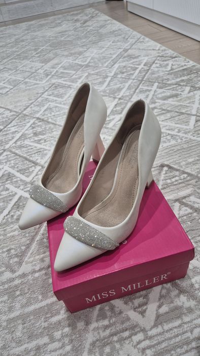 Платья свадебные и туфли